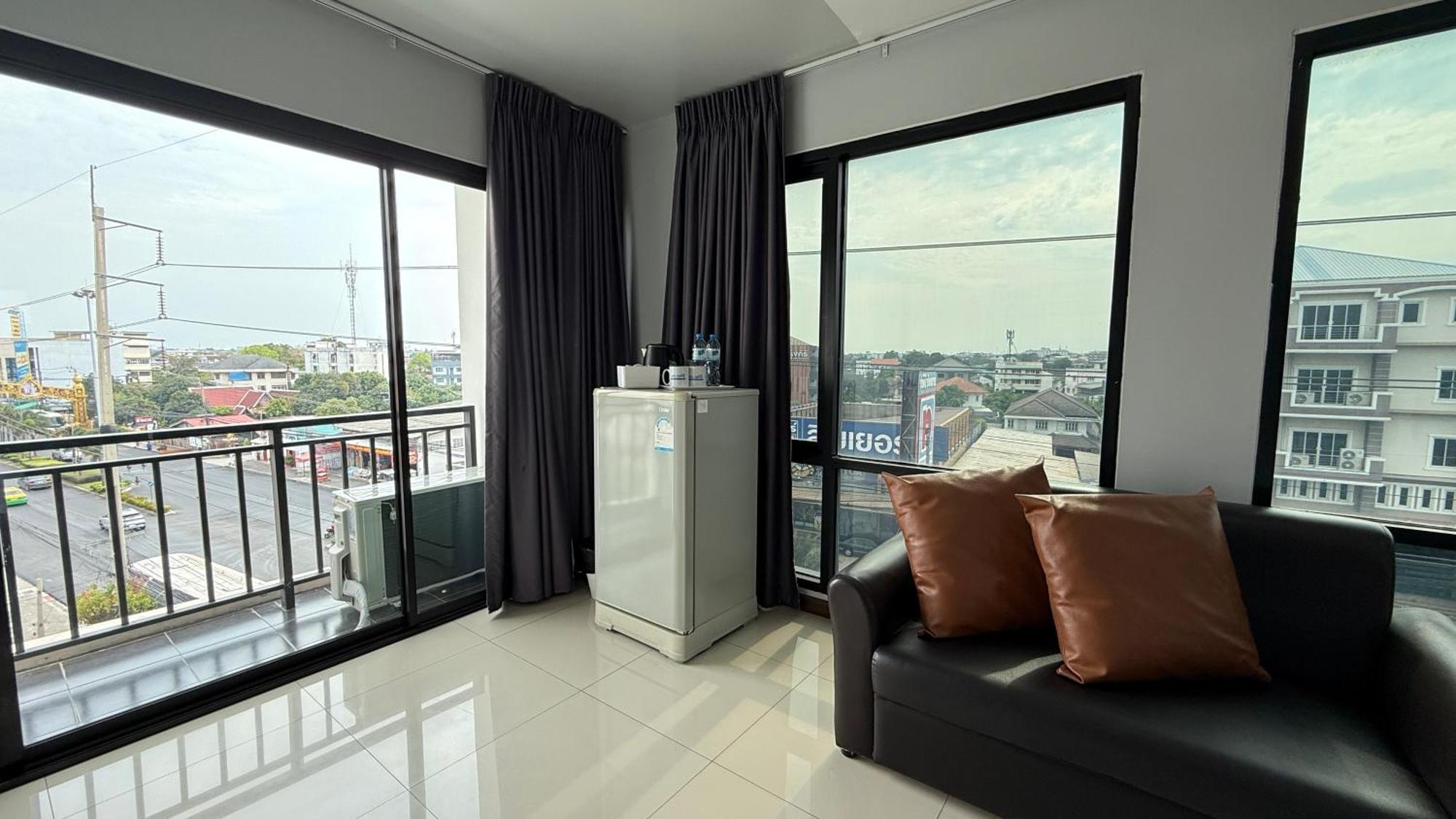 ฺbaan Paknam Hotel Самутпракан Экстерьер фото